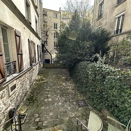 Apartment Abbesses